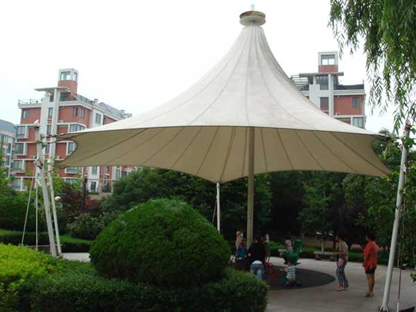 鋼結(jié)構(gòu)廠房：現(xiàn)代建筑的堅實骨架與綠色選擇